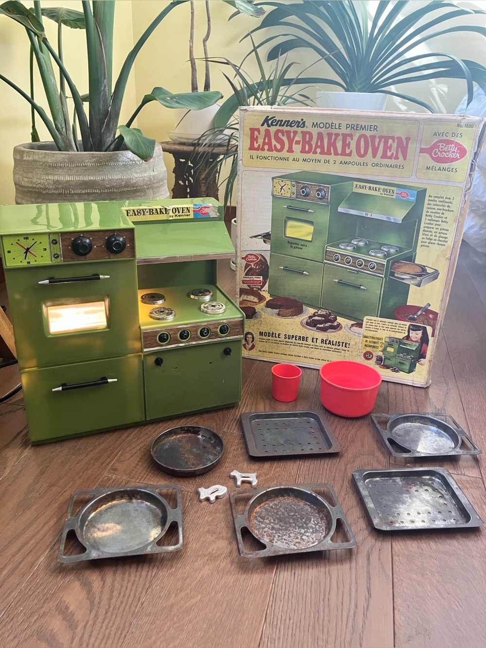 Vintage 1969 Easy-Bake Oven Retro Playset - Avocado Green
